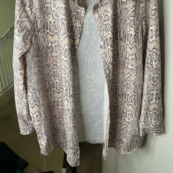 PRETTY LITTLE THING COVERUP - Picture 2 of 3